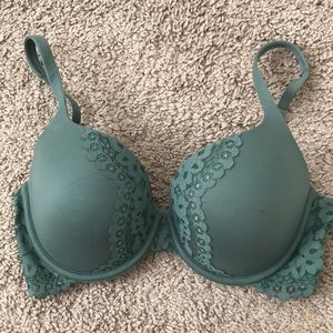 Body by Victoria’s secret 32DD bra
